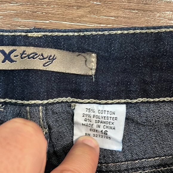 New with tags X-tasy Jeans Size 16 with leopard belt - Picture 2 of 3